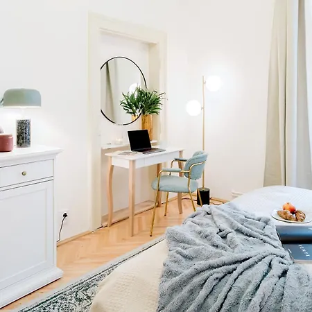 Days - With Ac In Vinohrady Appartement