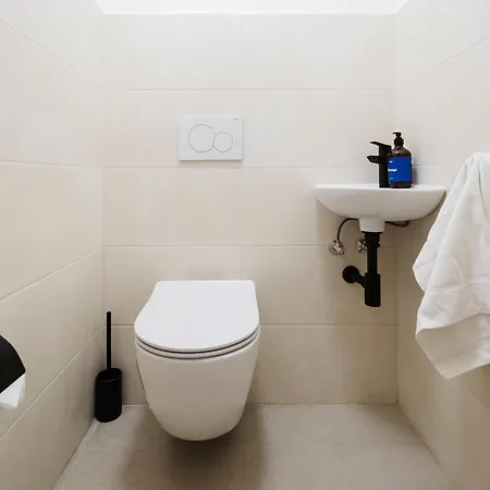 Days - With Ac In Vinohrady Appartement
